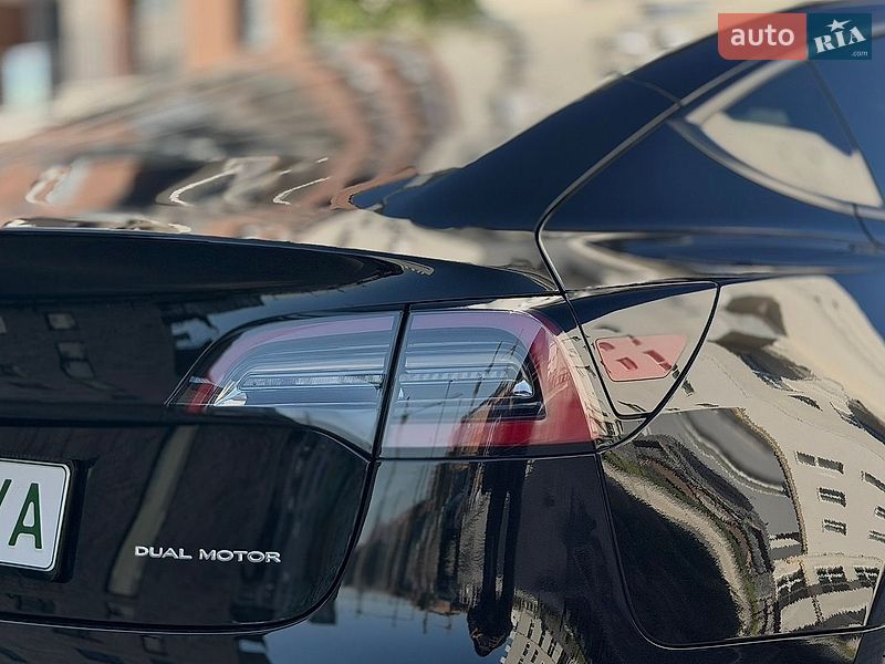 Седан Tesla Model 3 2022 в Івано-Франківську