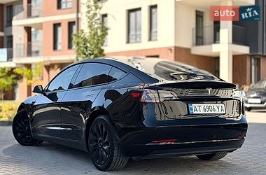 Седан Tesla Model 3 2022 в Івано-Франківську