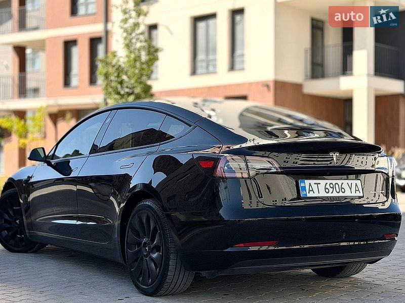 Седан Tesla Model 3 2022 в Івано-Франківську