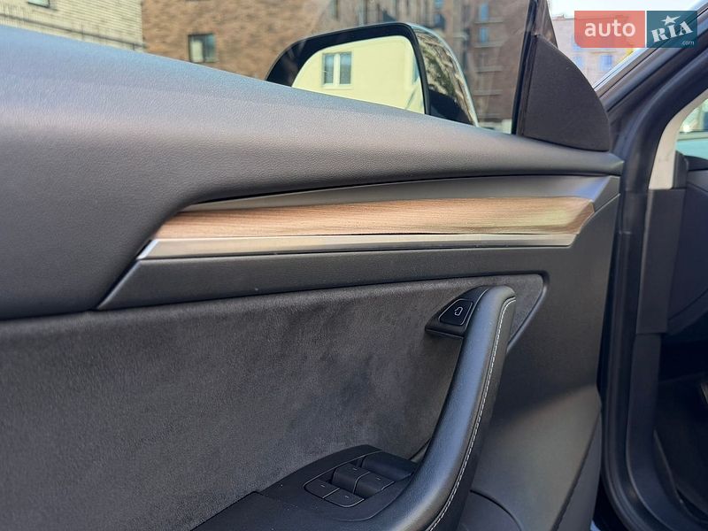 Седан Tesla Model 3 2022 в Івано-Франківську