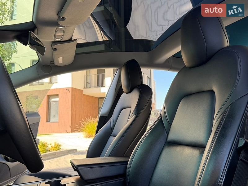 Седан Tesla Model 3 2022 в Івано-Франківську