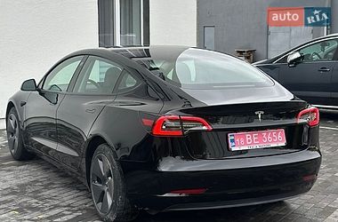 Седан Tesla Model 3 2023 в Дубні