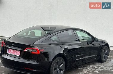 Седан Tesla Model 3 2023 в Дубні