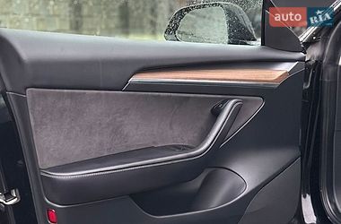 Седан Tesla Model 3 2023 в Дубні