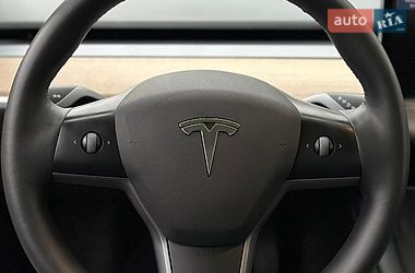 Седан Tesla Model 3 2023 в Дубні