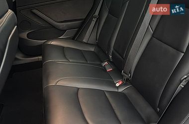 Седан Tesla Model 3 2023 в Дубні