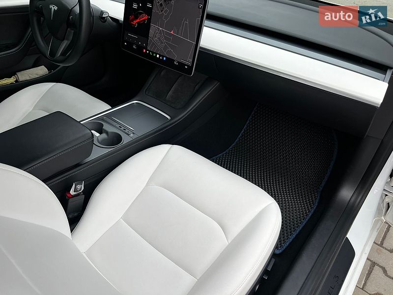 Седан Tesla Model 3 2020 в Виннице