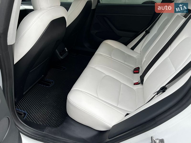Седан Tesla Model 3 2020 в Виннице