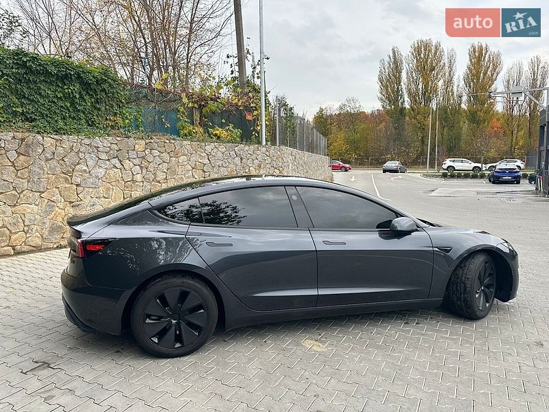 Седан Tesla Model 3 2024 в Виннице