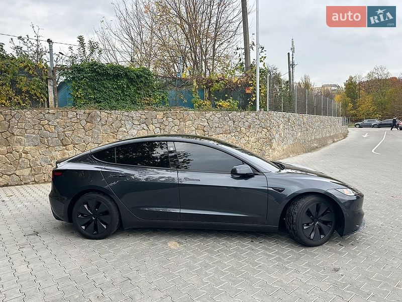 Седан Tesla Model 3 2024 в Виннице