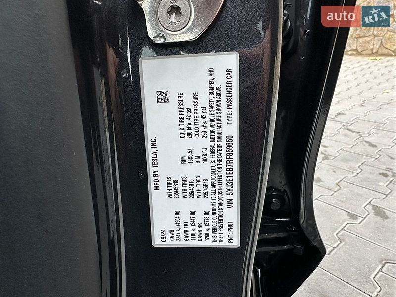 Седан Tesla Model 3 2024 в Виннице