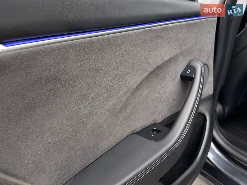 Седан Tesla Model 3 2024 в Виннице