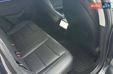 Седан Tesla Model 3 2024 в Виннице