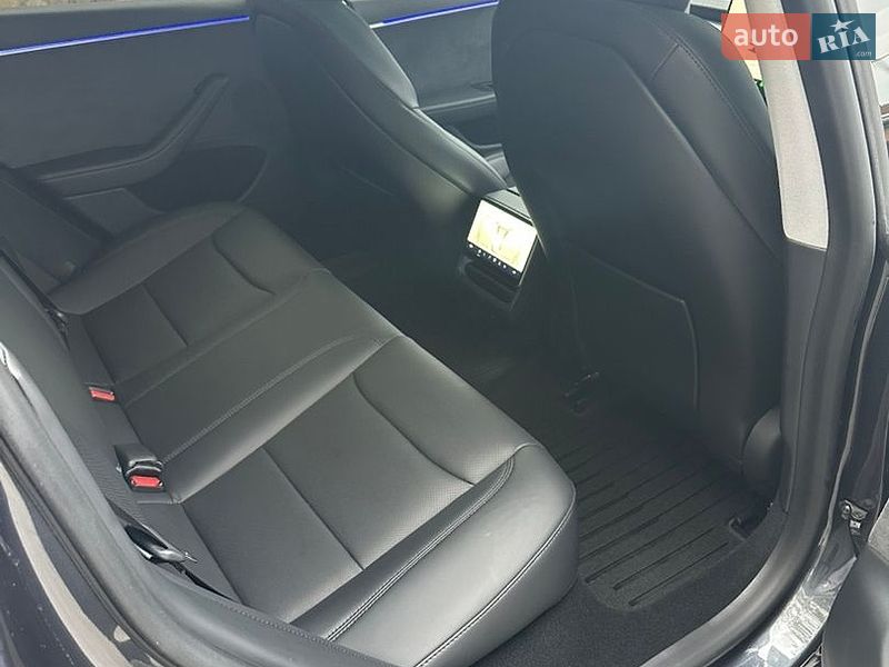 Седан Tesla Model 3 2024 в Виннице
