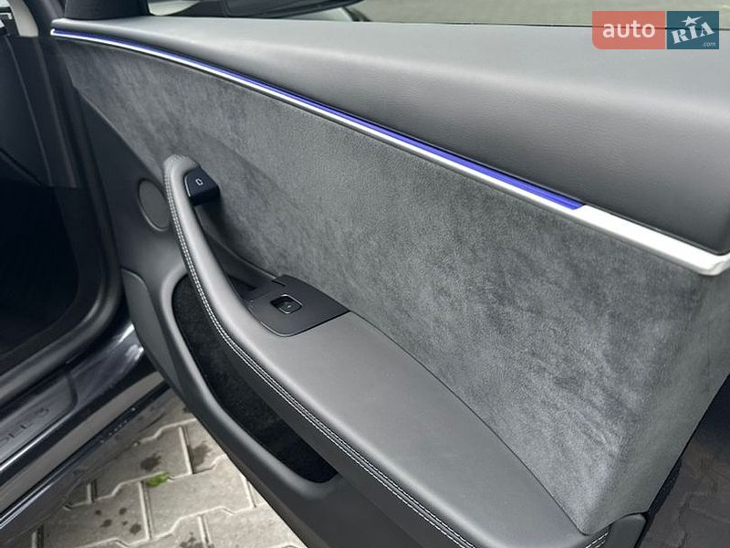 Седан Tesla Model 3 2024 в Виннице