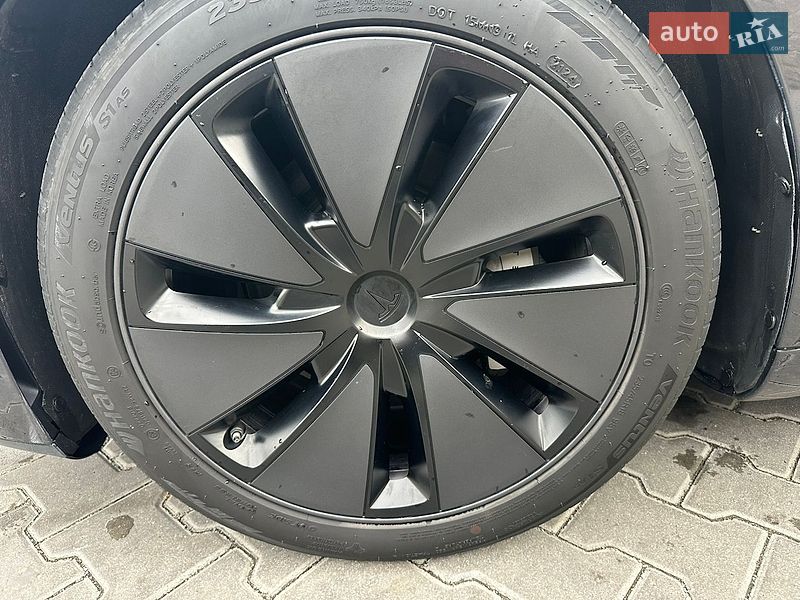 Седан Tesla Model 3 2024 в Виннице