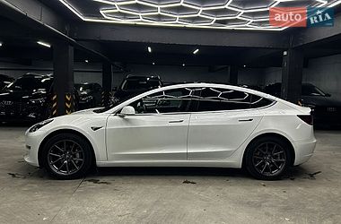 Седан Tesla Model 3 2019 в Черновцах