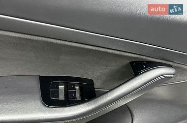 Седан Tesla Model 3 2019 в Черновцах