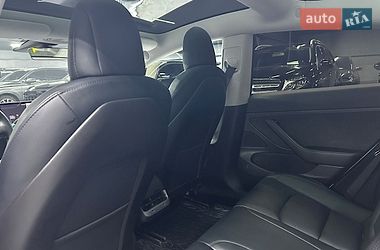 Седан Tesla Model 3 2019 в Черновцах