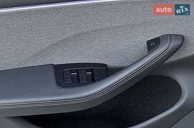 Седан Tesla Model 3 2024 в Дніпрі
