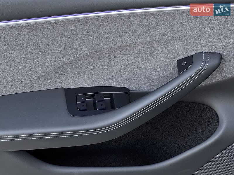 Седан Tesla Model 3 2024 в Дніпрі