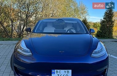 Седан Tesla Model 3 2018 в Львове