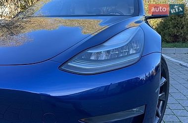 Седан Tesla Model 3 2018 в Львове