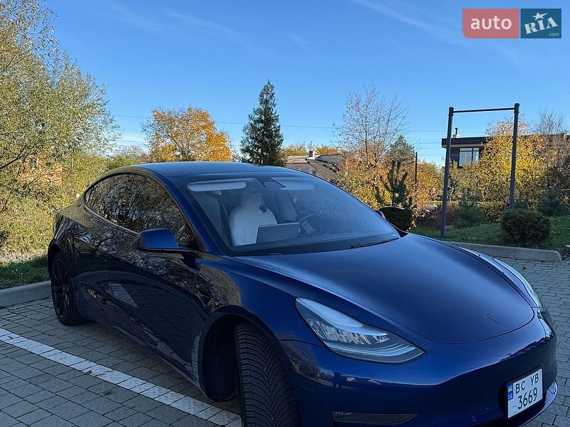 Седан Tesla Model 3 2018 в Львове