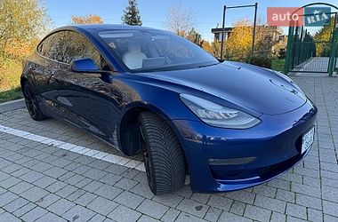 Седан Tesla Model 3 2018 в Львове