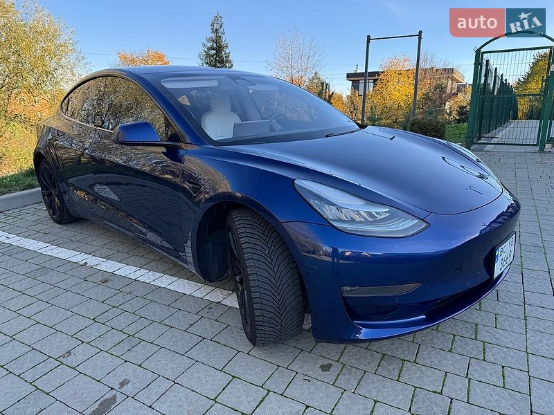 Седан Tesla Model 3 2018 в Львове