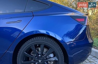 Седан Tesla Model 3 2018 в Львове