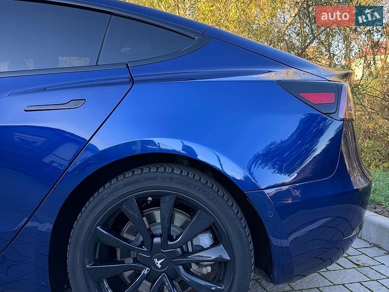 Седан Tesla Model 3 2018 в Львове