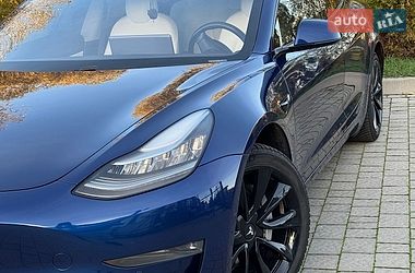 Седан Tesla Model 3 2018 в Львове