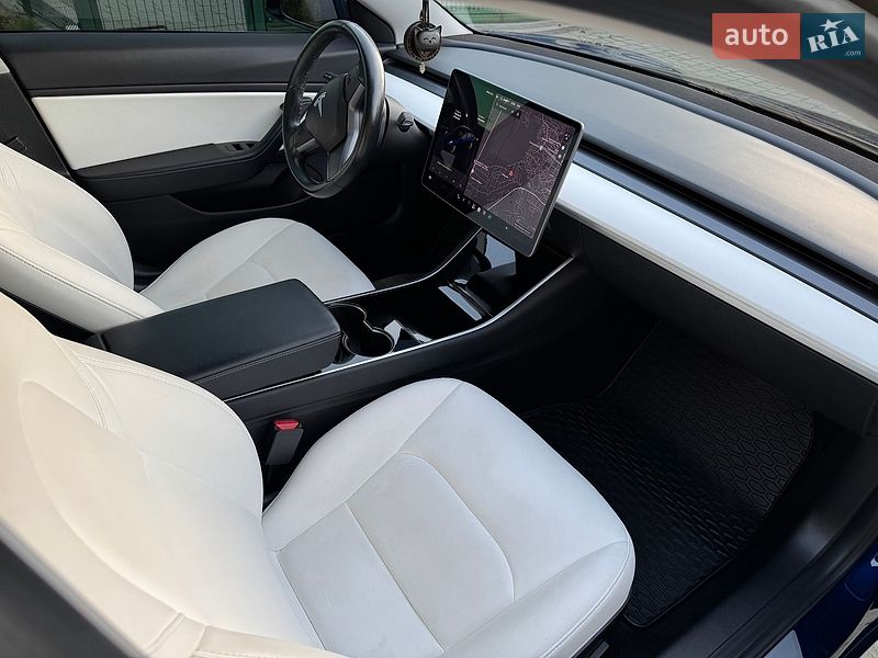 Седан Tesla Model 3 2018 в Львові фото 24 Седан Tesla Model 3 2018 в Львові