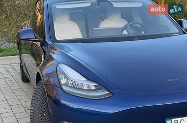Седан Tesla Model 3 2018 в Львове