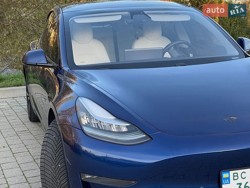 Седан Tesla Model 3 2018 в Львове