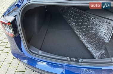 Седан Tesla Model 3 2018 в Львове