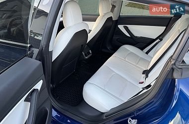 Седан Tesla Model 3 2018 в Львове