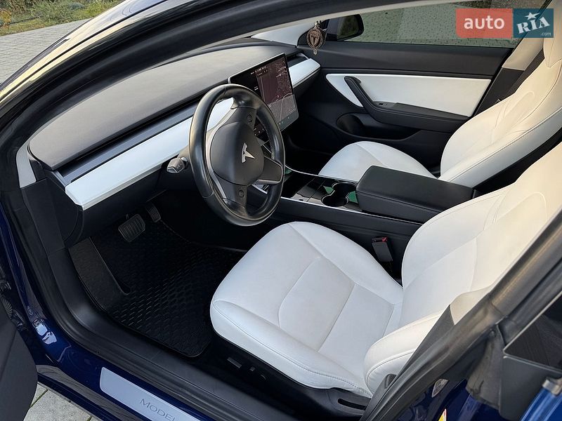 Седан Tesla Model 3 2018 в Львові фото 27 Седан Tesla Model 3 2018 в Львові