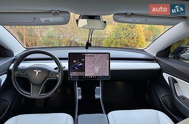 Седан Tesla Model 3 2018 в Львове