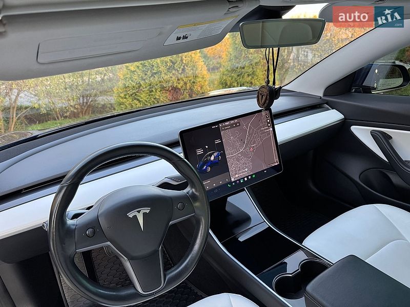 Седан Tesla Model 3 2018 в Львові фото 28 Седан Tesla Model 3 2018 в Львові