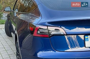 Седан Tesla Model 3 2018 в Львове
