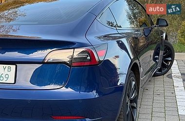 Седан Tesla Model 3 2018 в Львове