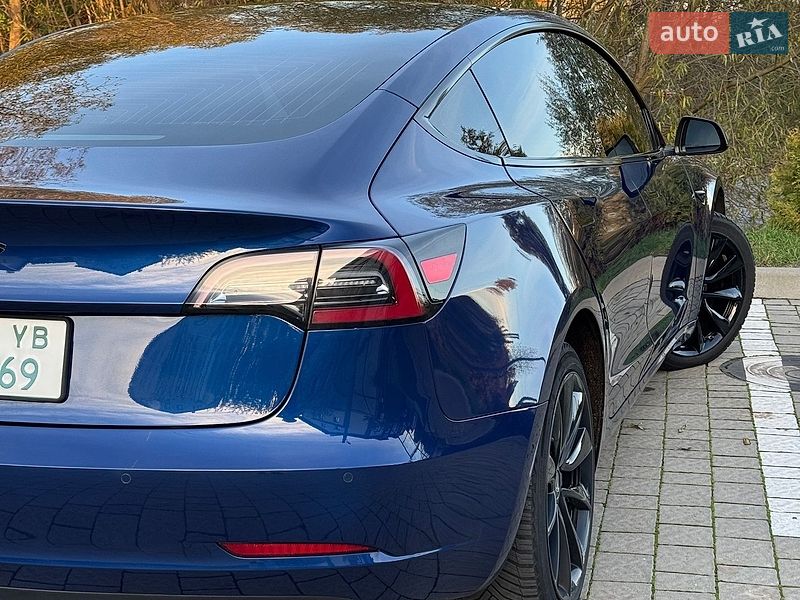Седан Tesla Model 3 2018 в Львове