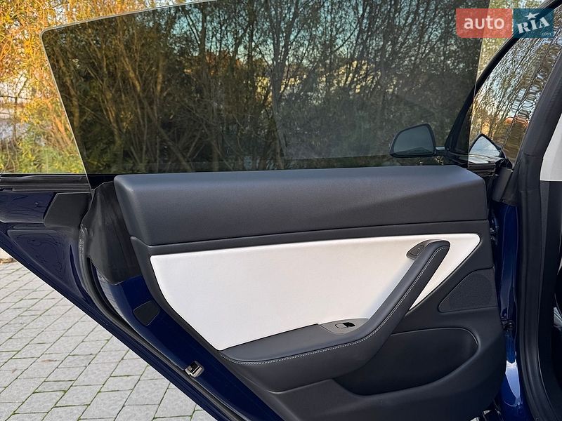 Седан Tesla Model 3 2018 в Львові фото 34 Седан Tesla Model 3 2018 в Львові