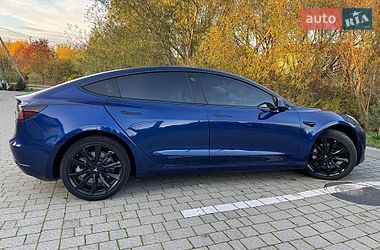 Седан Tesla Model 3 2018 в Львове