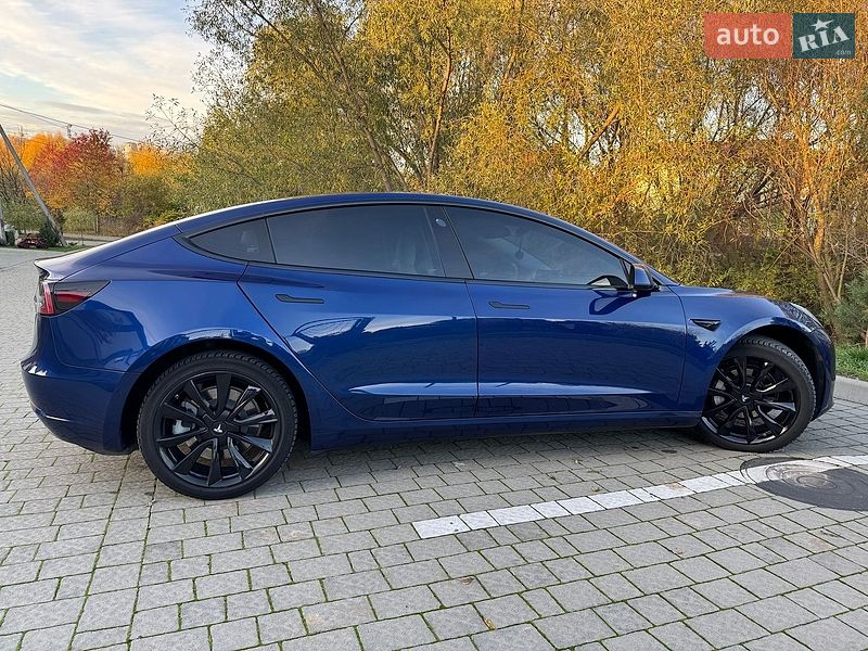 Седан Tesla Model 3 2018 в Львове