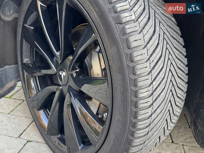 Седан Tesla Model 3 2018 в Львове
