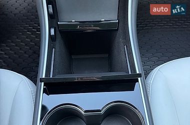 Седан Tesla Model 3 2018 в Львове