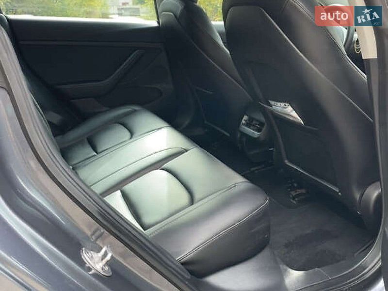 Седан Tesla Model 3 2022 в Львові